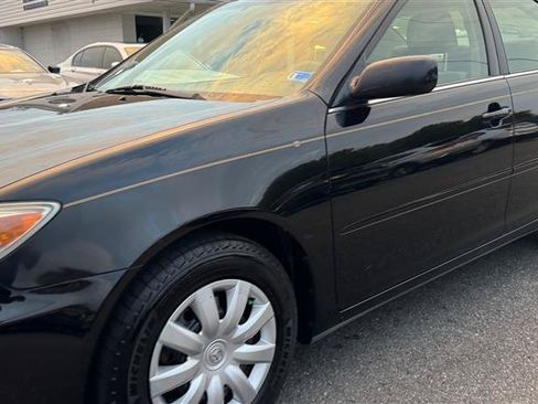 Used 2005 Toyota Camry LE FWD image 14