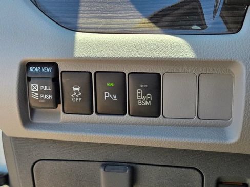 Used 2017 Toyota Sienna XLE Premium AWD/4WD image 36