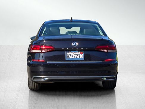 Used 2022 Volkswagen Passat 2.0T SE FWD image 5
