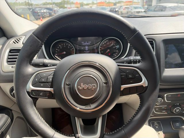 Used 2019 Jeep Compass Latitude FWD image 13