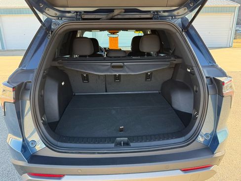 Used 2025 Chevrolet Equinox LT w/ Safety and Technology Package AWD/4WD image 9