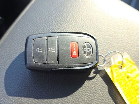Used 2025 Toyota Tacoma SR5 AWD/4WD image 29