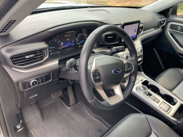 Used 2023 Ford Explorer XLT w/ Equipment Group 202A RWD image 23
