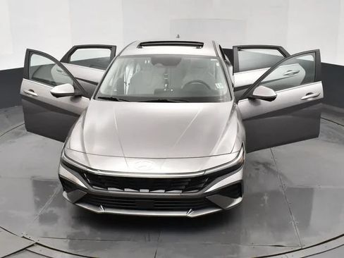 Used 2024 Hyundai Elantra Limited FWD image 10