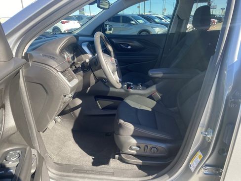 Used 2023 GMC Terrain SLE w/ Driver Convenience Package image 9