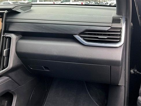 Used 2025 GMC Acadia Elevation image 27