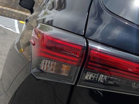 Used 2023 Toyota Highlander XSE FWD image 11