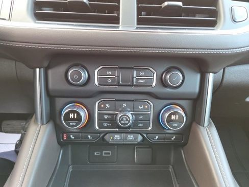 Used 2022 Chevrolet Suburban LT image 15