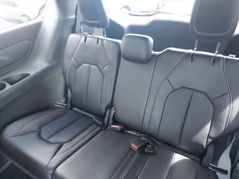 New 2027 Chrysler Pacifica Select w/ S Appearance Package FWD image 24