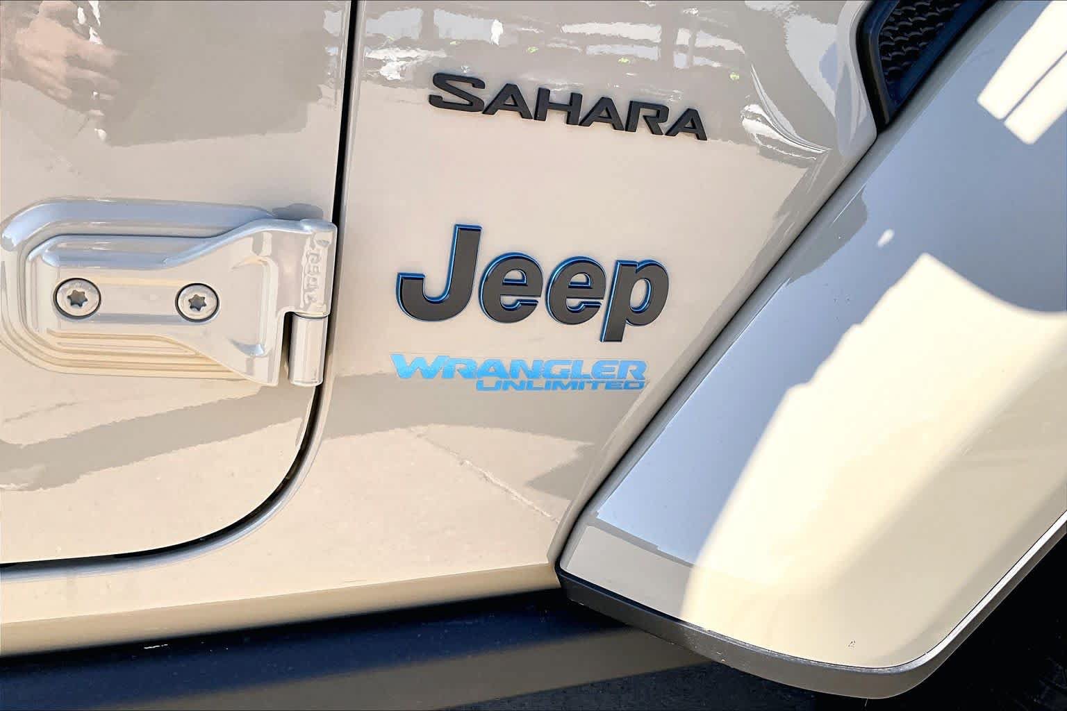 Used 2022 Jeep Wrangler Unlimited Sahara w/ Cold Weather Group AWD/4WD image 10