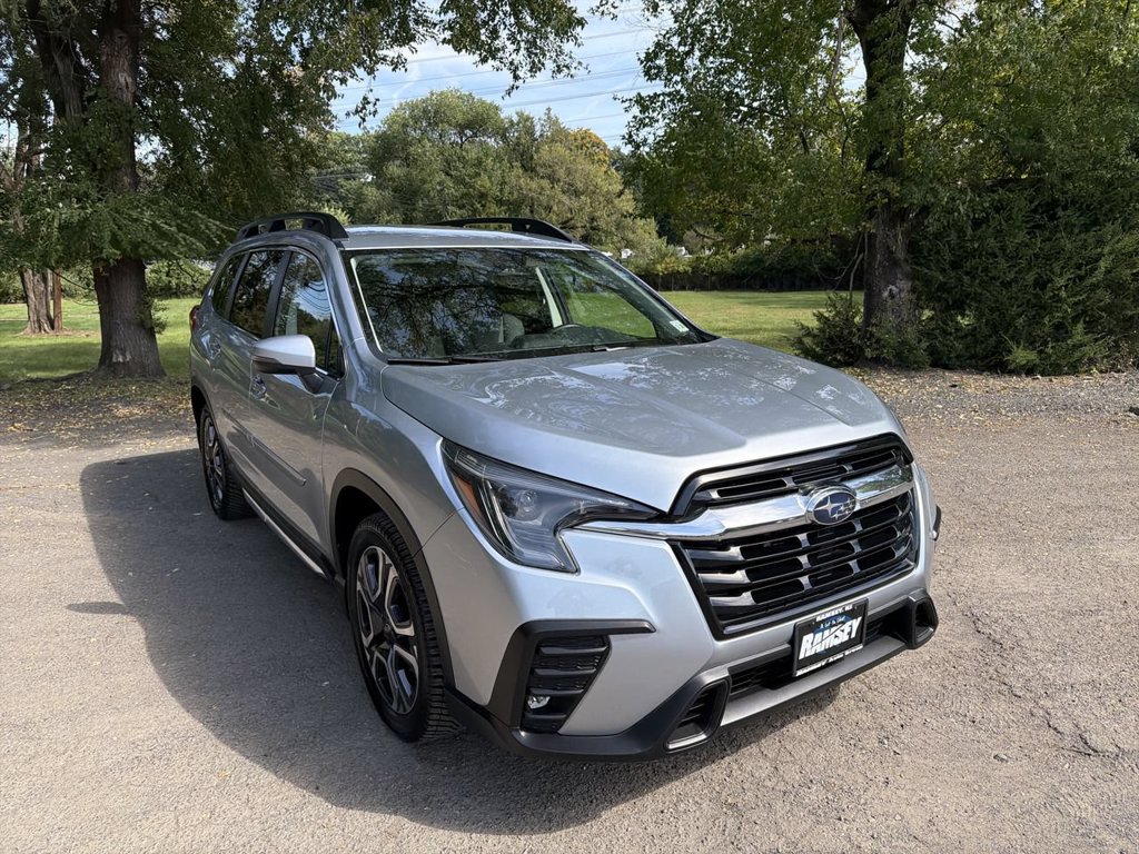 Used 2023 Subaru Ascent Limited AWD/4WD image 2