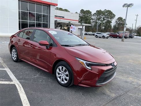 Used 2025 Toyota Corolla LE image 2