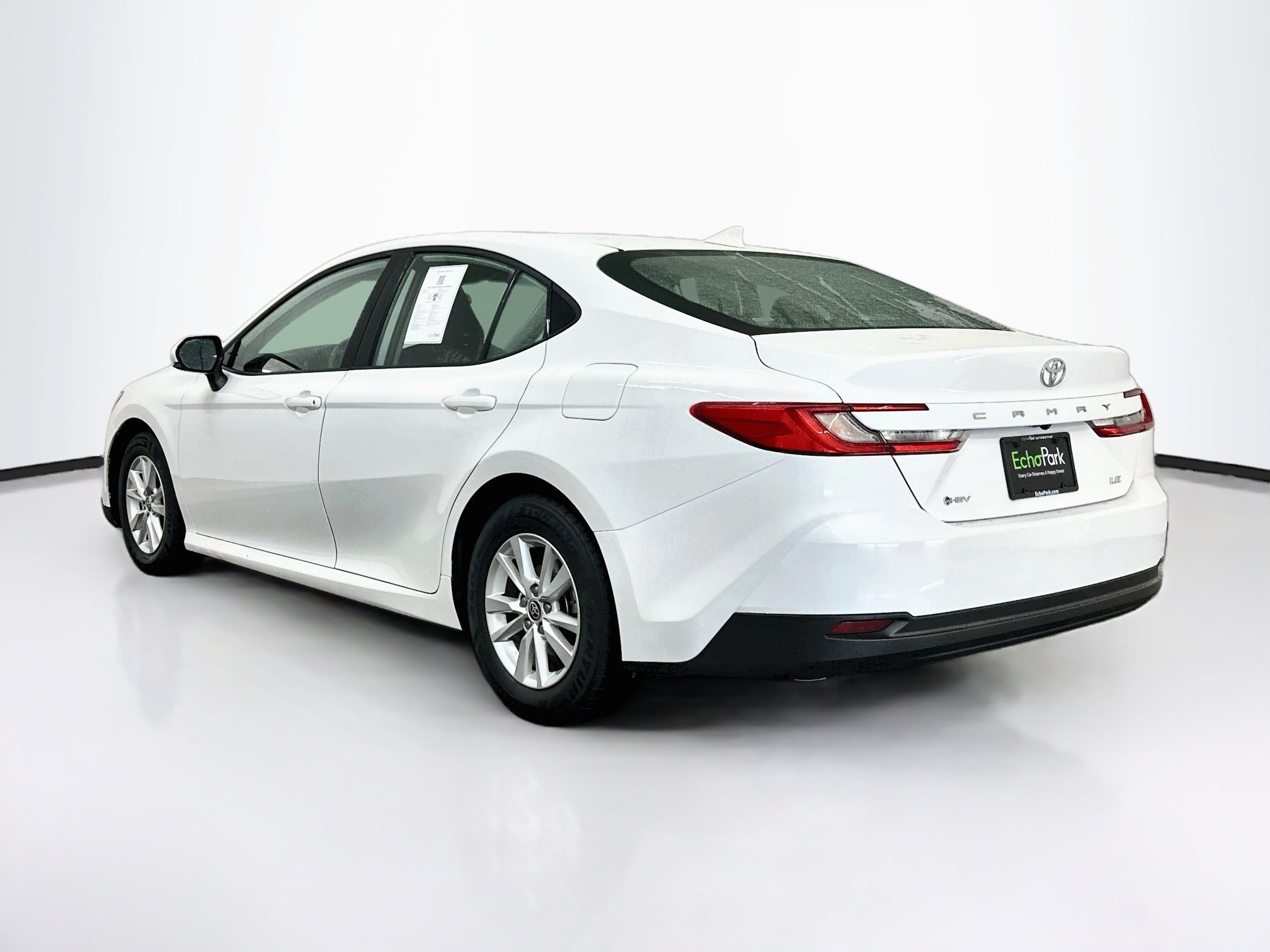 Used 2025 Toyota Camry LE FWD image 5