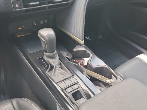 Used 2025 Toyota Camry SE w/ Convenience Package FWD image 15