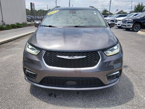 Used 2022 Chrysler Pacifica Touring-L FWD image 8