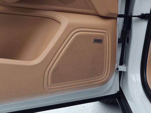 Certified 2023 Porsche Macan image 14