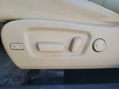 Used 2018 Toyota Highlander XLE image 14