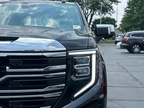 Used 2022 GMC Sierra 1500 SLT AWD/4WD image 12