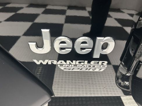 Used 2019 Jeep Wrangler Unlimited Sport S image 30