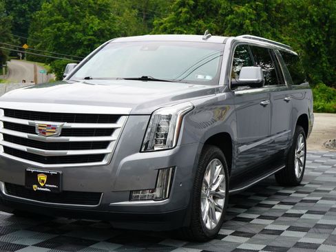 Used 2019 Cadillac Escalade ESV Luxury AWD/4WD image 27