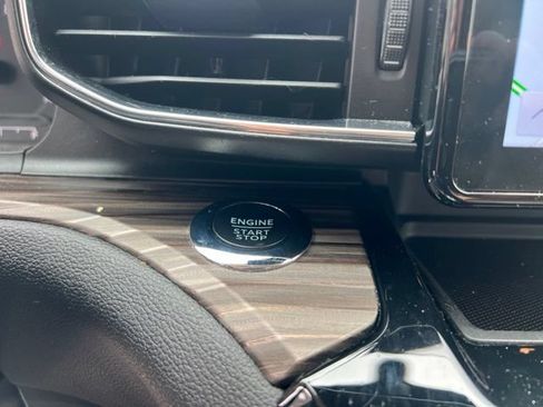 Used 2023 Ford Explorer Limited w/ Equipment Group 301A AWD/4WD image 31