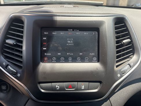 Used 2021 Jeep Cherokee Latitude Plus FWD image 15