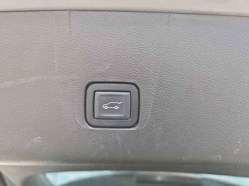 Used 2023 Chevrolet Traverse LT AWD/4WD image 15