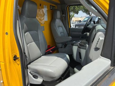 Used 2022 Ford E-350 and Econoline 350 Super Duty RWD image 14