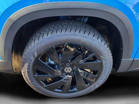 New 2024 Volkswagen Taos SE image 21