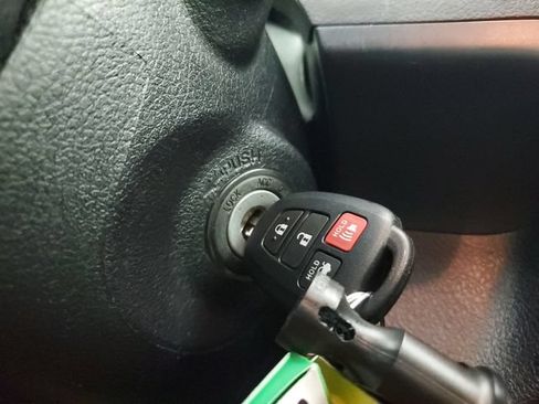 Used 2017 Toyota Camry SE FWD image 31