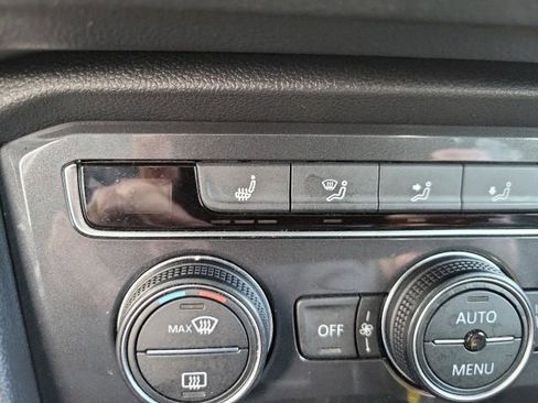 Used 2021 Volkswagen Tiguan SE image 16