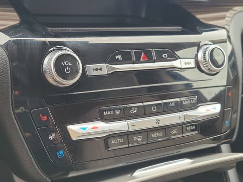 Used 2022 Ford Explorer Limited image 28