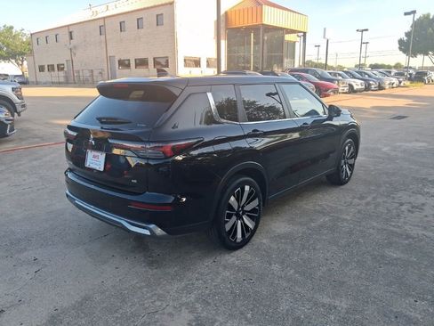 Used 2025 Mitsubishi Outlander AWD image 7