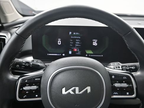 Certified 2025 Kia Sorento EX w/ Panoramic Sunroof Package FWD image 15