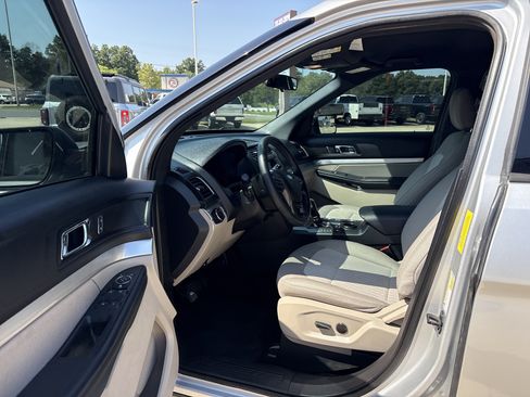 Used 2018 Ford Explorer FWD image 13