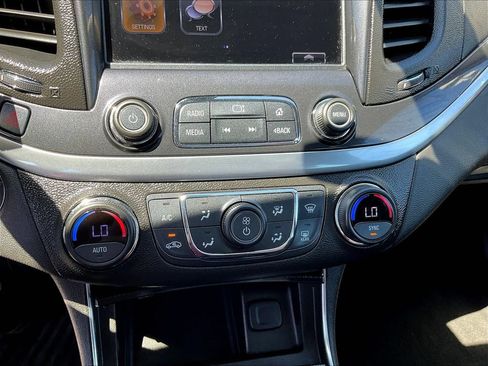 Used 2018 Chevrolet Impala LT FWD image 15