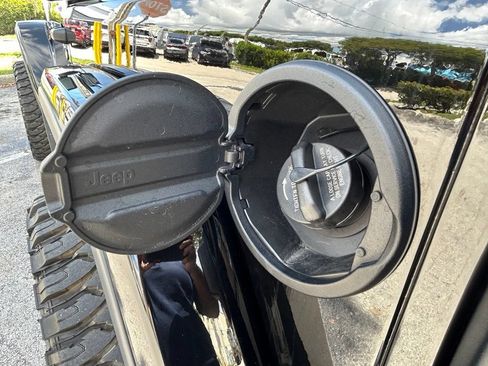 Used 2018 Jeep Wrangler Rubicon AWD/4WD image 36