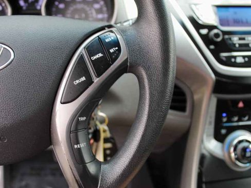 Used 2013 Hyundai Elantra GLS w/ Preferred Pkg FWD image 17