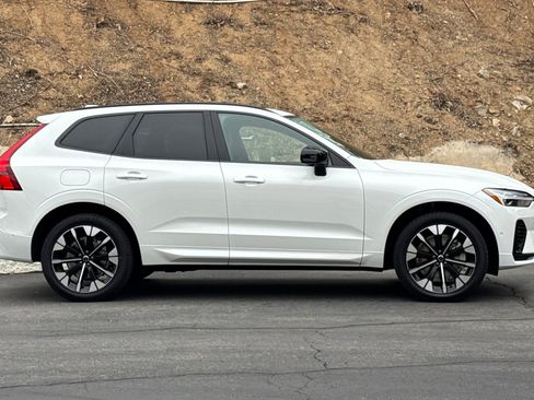 New 2026 Volvo XC60 T8 Plus w/ Climate Package PRO AWD/4WD image 3