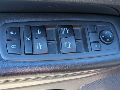 Used 2019 Jeep Grand Cherokee Altitude RWD image 14