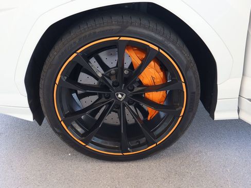 Used 2022 Lamborghini Urus AWD/4WD image 11