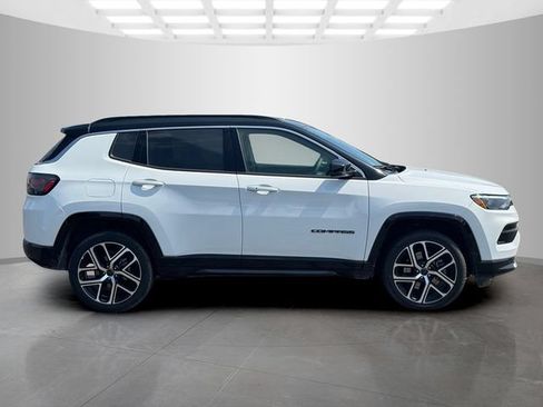 Certified 2025 Jeep Compass Limited w/ Elite Group AWD/4WD image 8