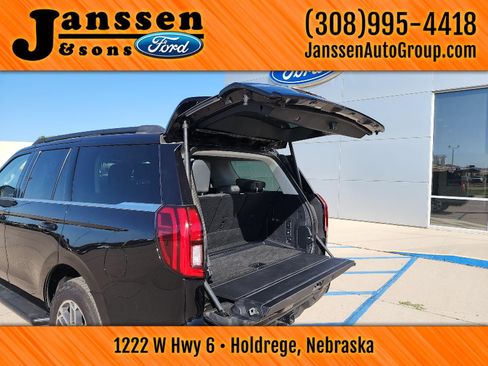Used 2025 Ford Expedition Active AWD/4WD image 14