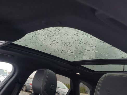 Used 2024 Jaguar F-PACE R-Dynamic S image 8