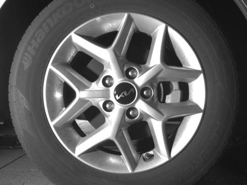 Used 2025 Kia Soul LX w/ LX Technology Package FWD image 13