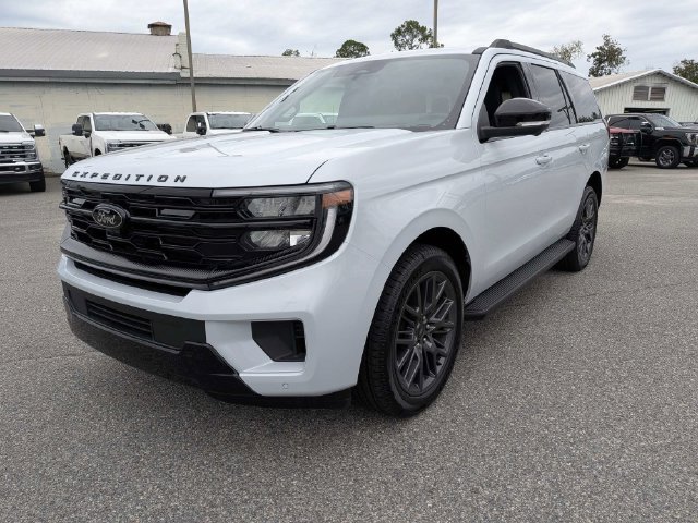 Used 2026 Ford Expedition Platinum w/ Stealth Appearance Package AWD/4WD image 8