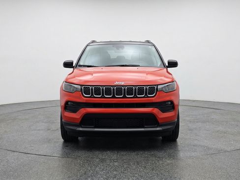 Used 2025 Jeep Compass Limited AWD/4WD image 2