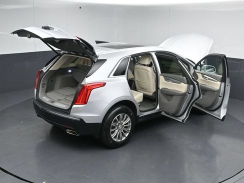Used 2017 Cadillac XT5 Luxury w/ Driver Awareness Package AWD/4WD image 59