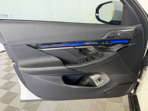 Used 2024 BMW i5 eDrive40i w/ M Sport Package image 12