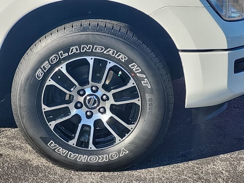 Used 2022 Nissan Titan SV image 21